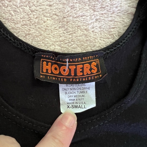 Hooters Black Tank Top - Picture 4 of 4